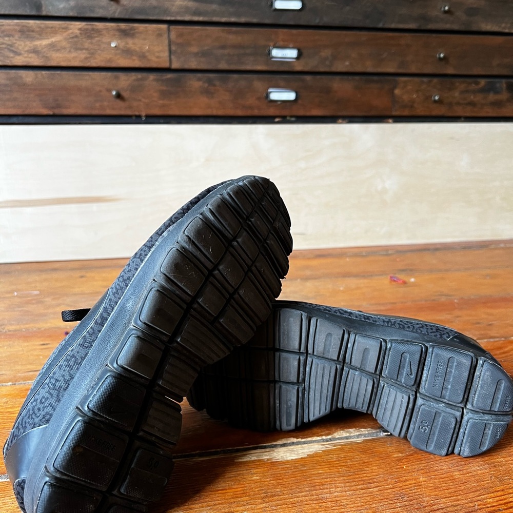 NIKE FREE 5.0 - All black leopard print